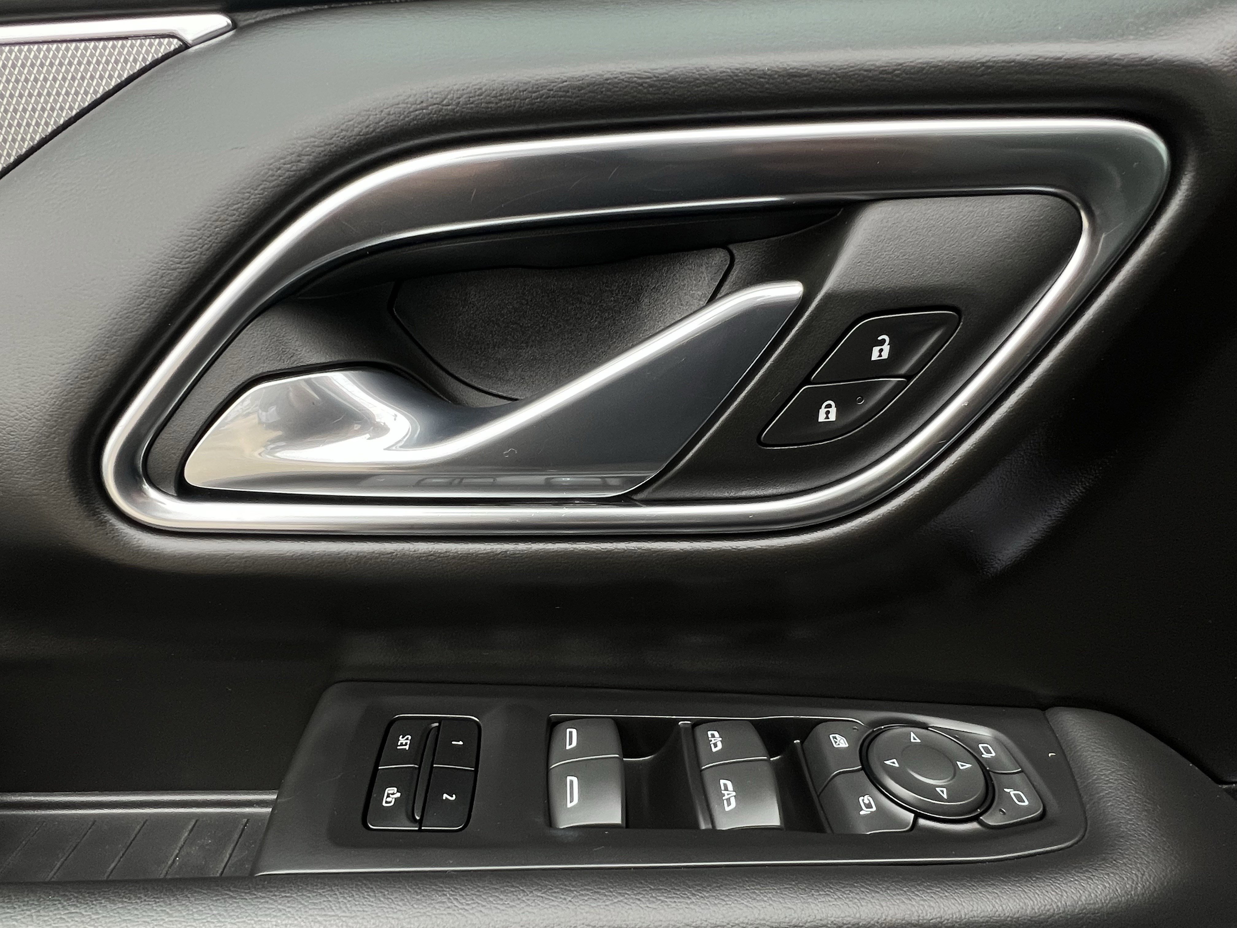 Used 2023 GMC Yukon AT4 image 25