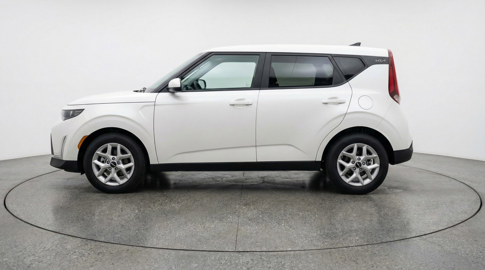 Used 2025 Kia Soul LX w/ LX Technology Package image 5