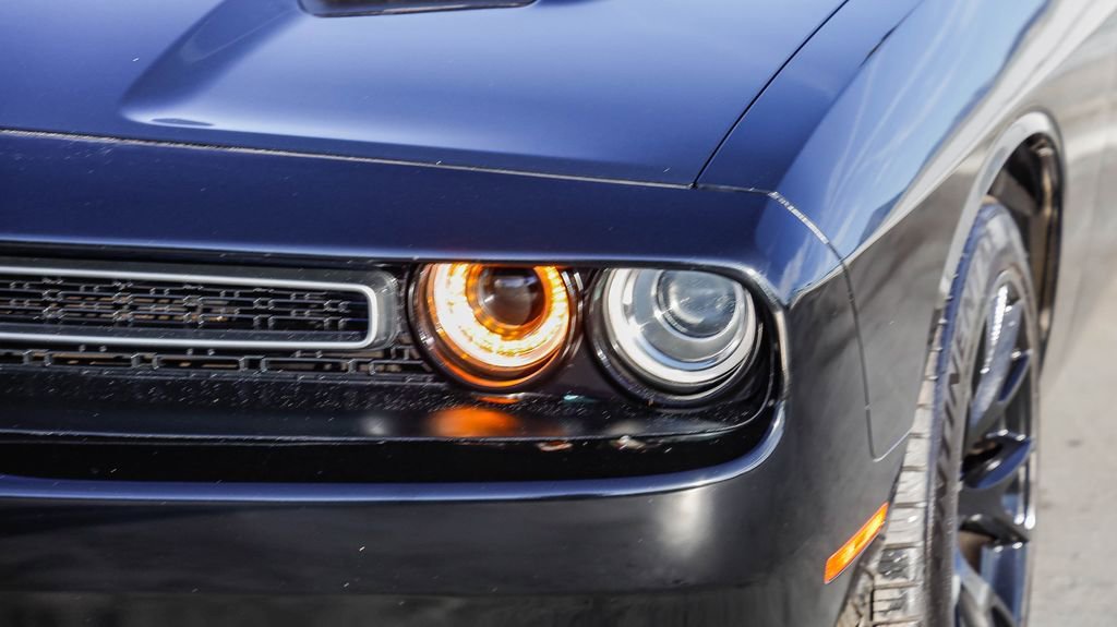 Used 2018 Dodge Challenger SXT image 5