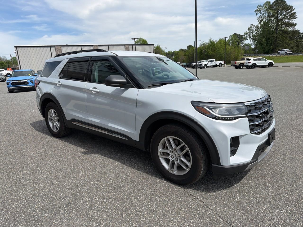 Used 2025 Ford Explorer Active w/ Active Comfort Package image 9