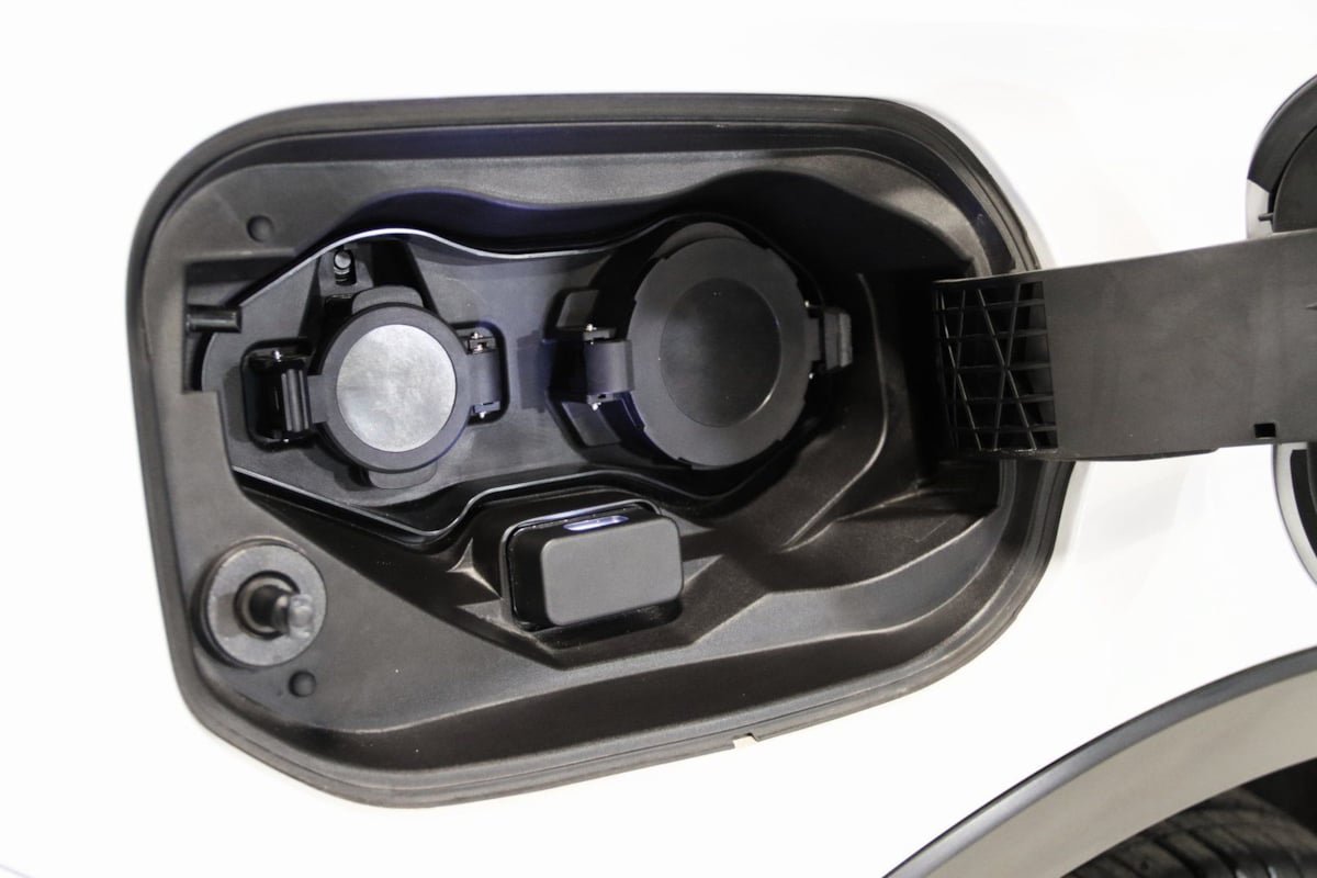 Used 2024 Mitsubishi Outlander 4WD Plug-In Hybrid image 9