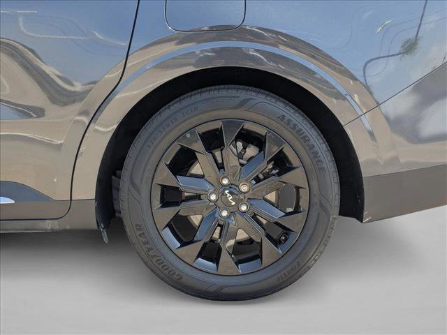 Used 2023 Kia Carnival SX Prestige image 24