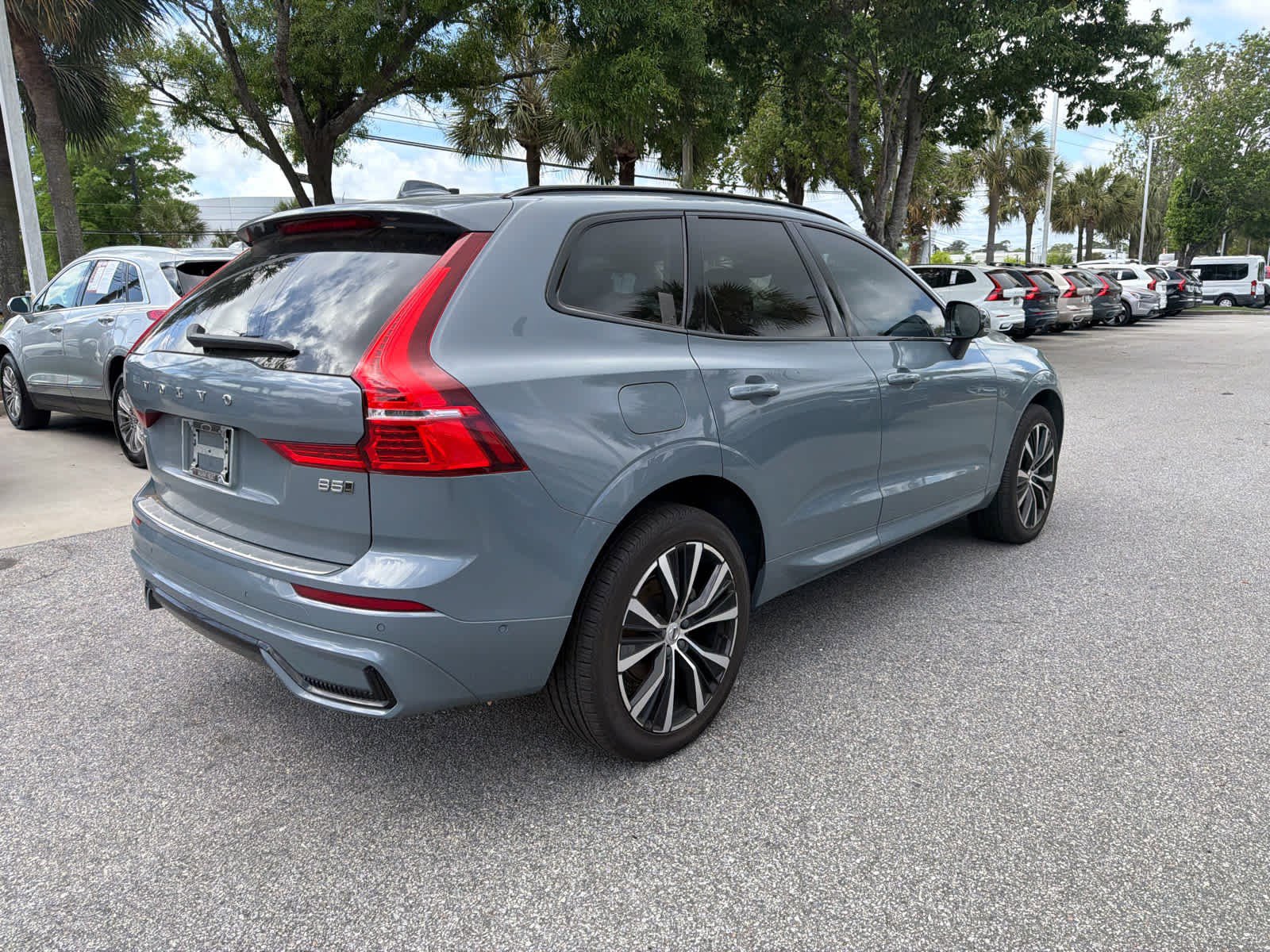 Used 2024 Volvo XC60 B5 Plus w/ Protection Package Premier image 17