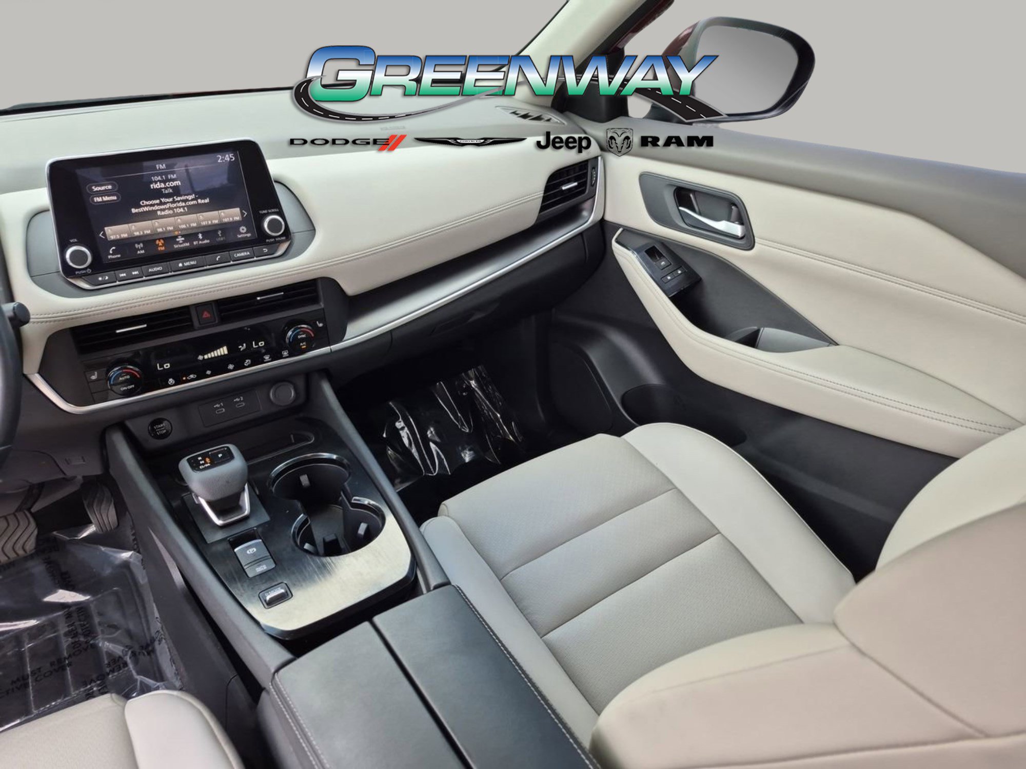 Used 2024 Nissan Rogue SV w/ SV Premium Package FWD image 12