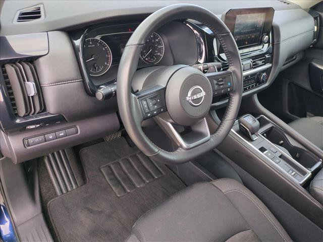 Used 2025 Nissan Pathfinder SV image 10