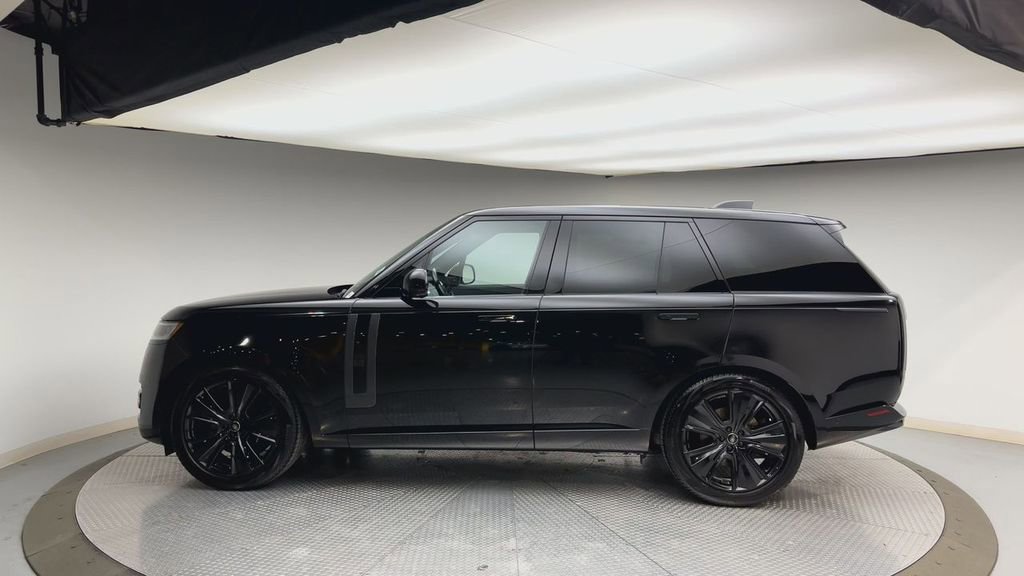 Certified 2025 Land Rover Range Rover SE image 5