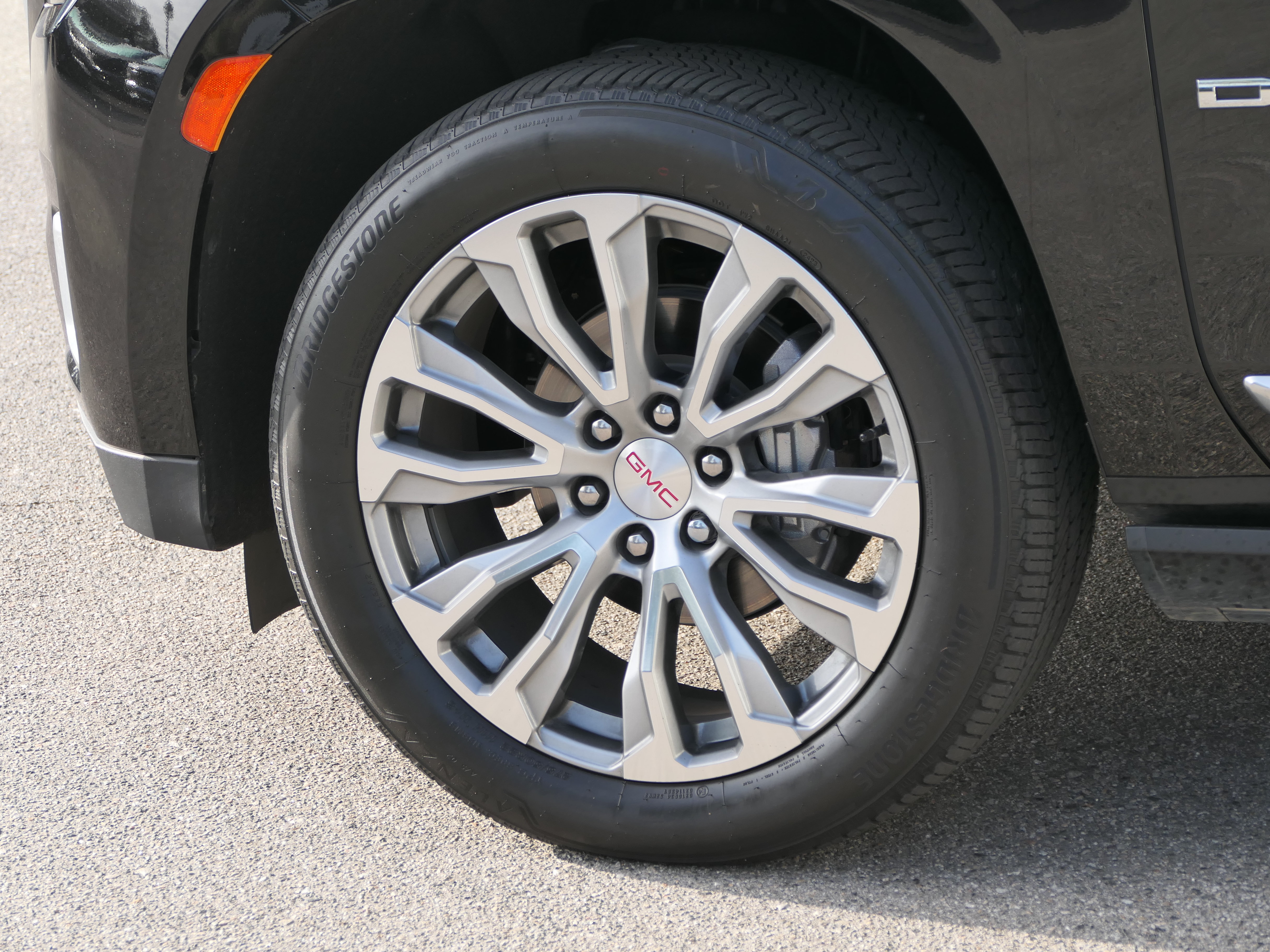 Used 2023 GMC Yukon Denali RWD image 11