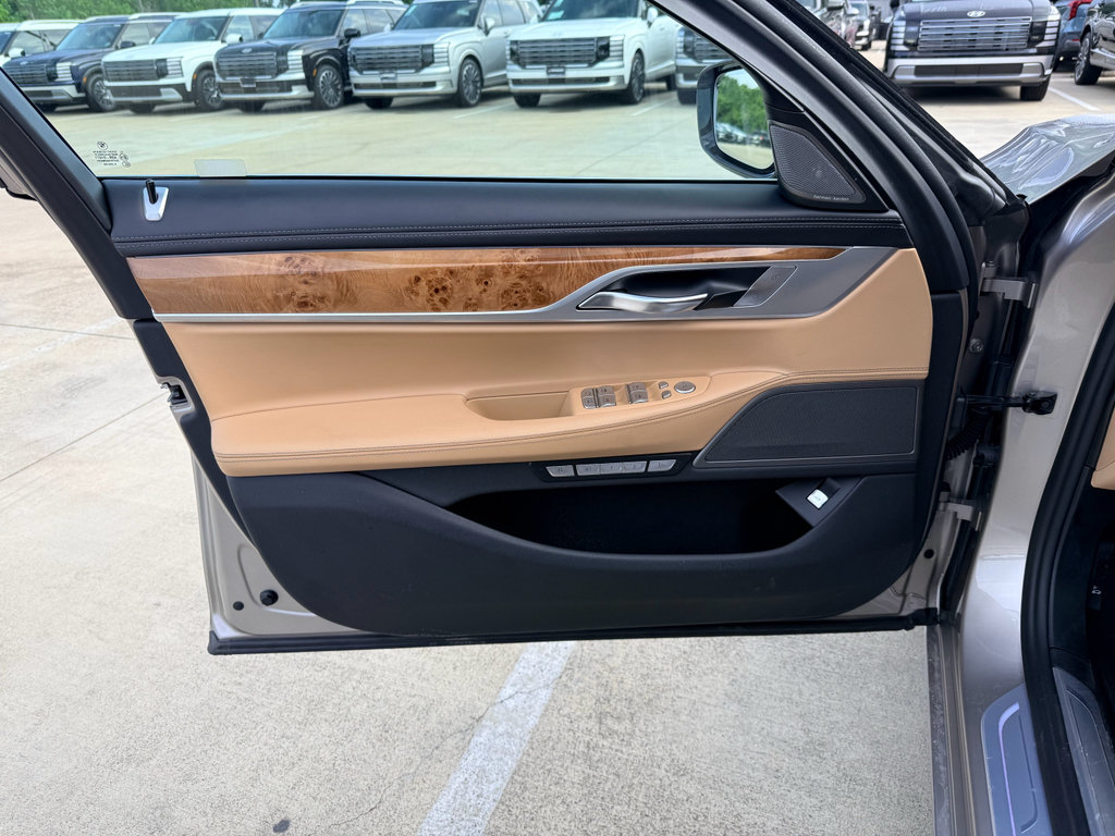 Used 2018 BMW 750i RWD image 9