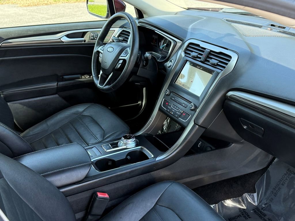 Used 2017 Ford Fusion SE w/ Fusion SE Technology Package image 8
