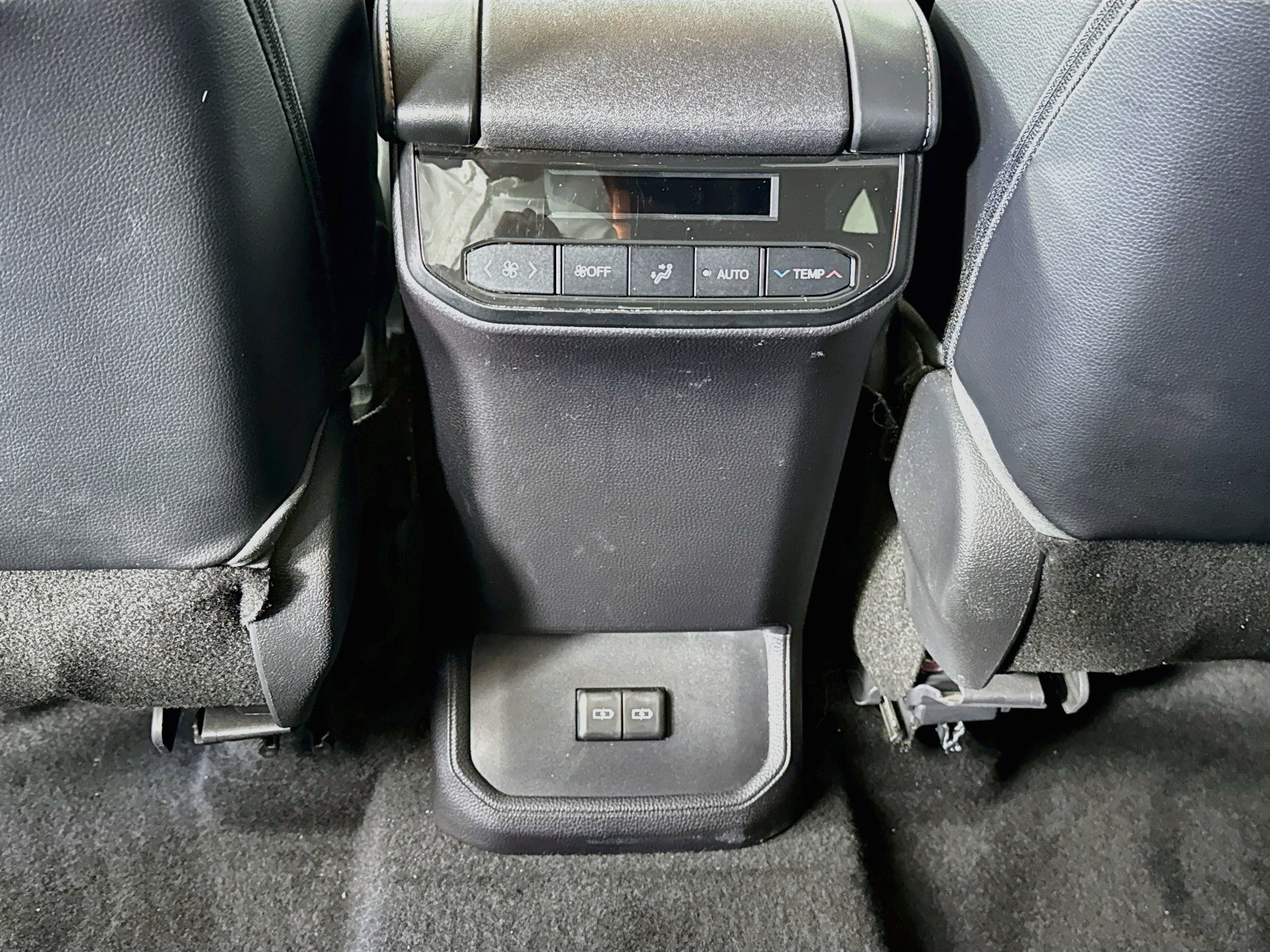 Used 2022 Toyota Highlander XLE AWD/4WD image 26