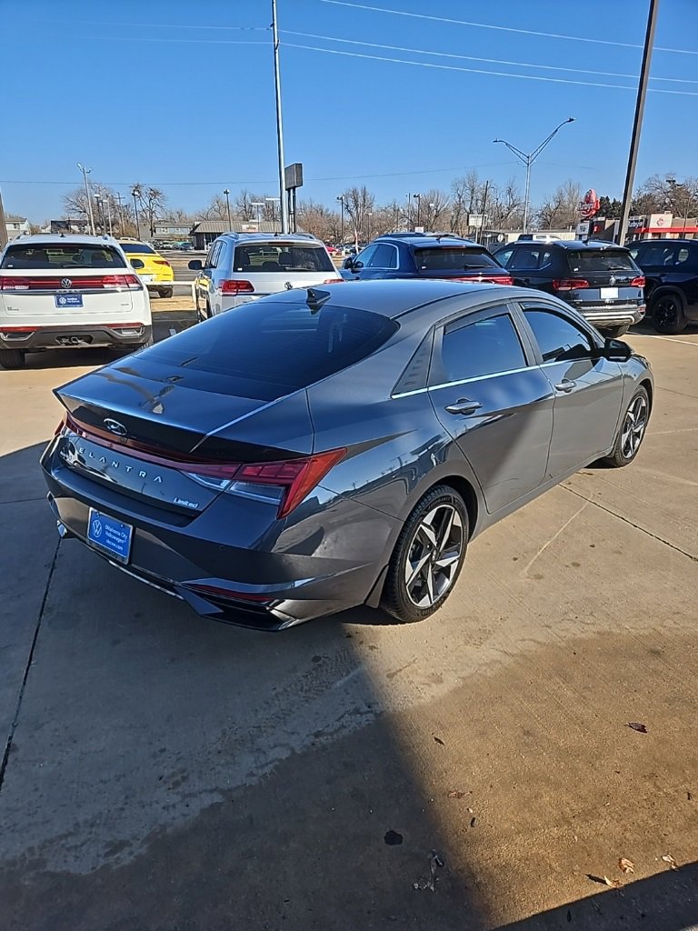 Used 2023 Hyundai Elantra Limited image 5