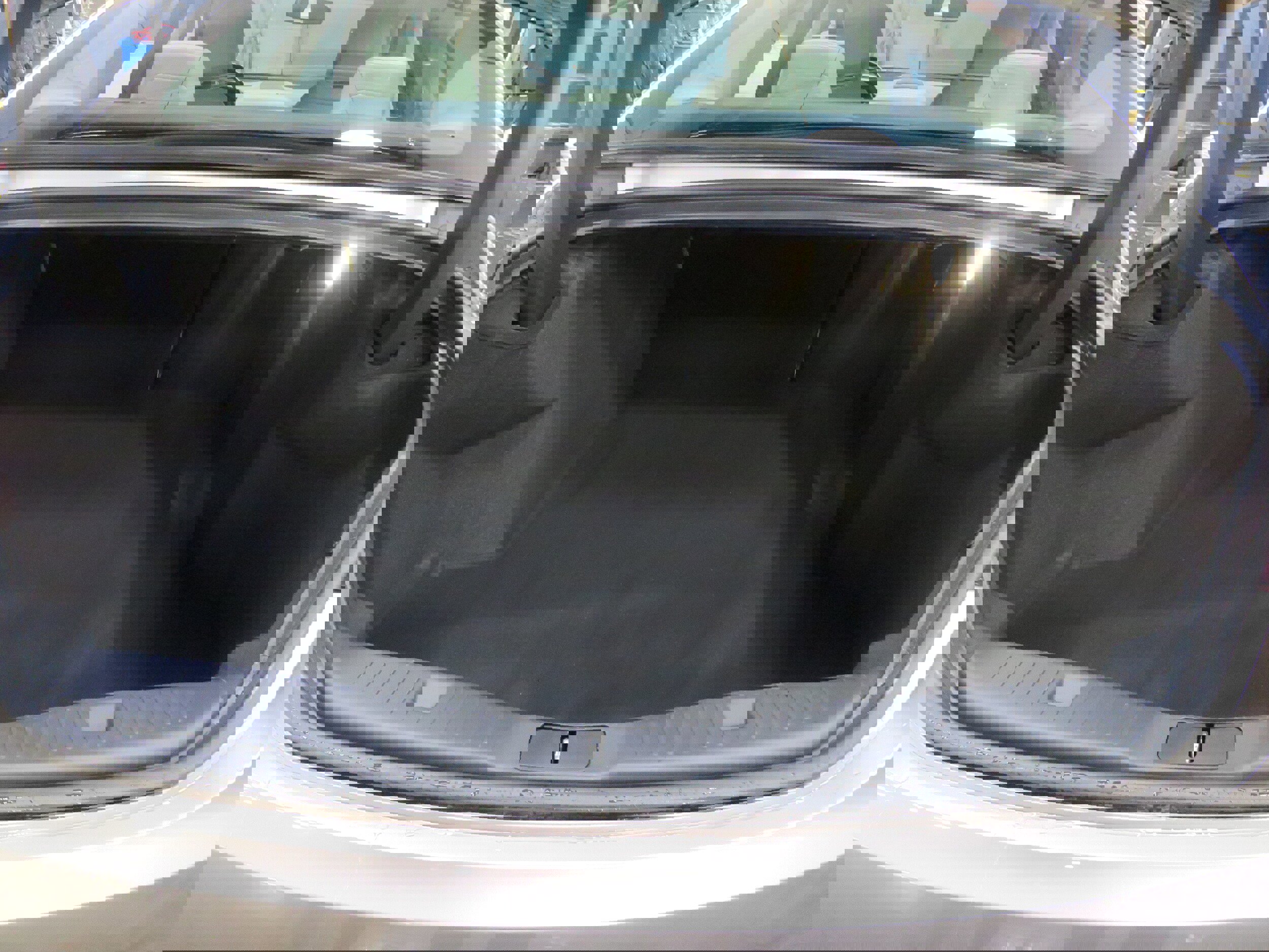 Used 2020 Lincoln MKZ w/ Convenience Package image 8