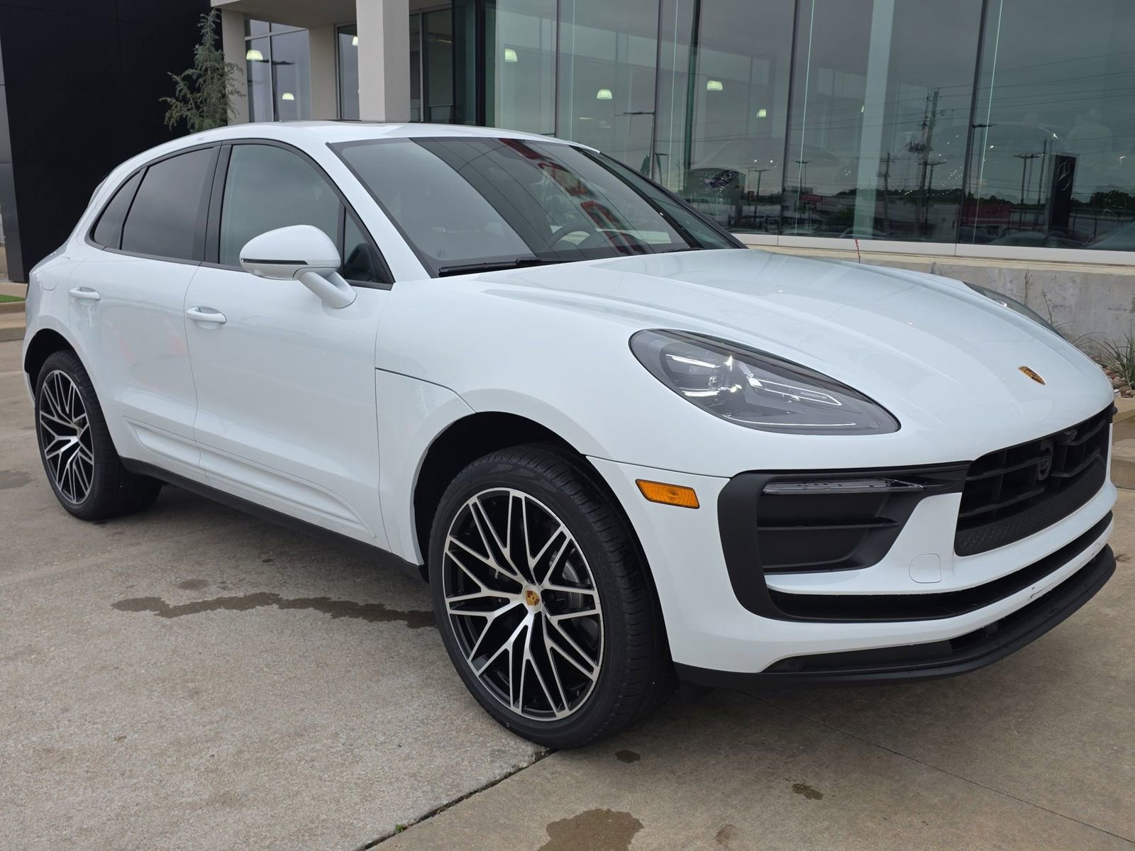 New 2026 Porsche Macan AWD/4WD image 9