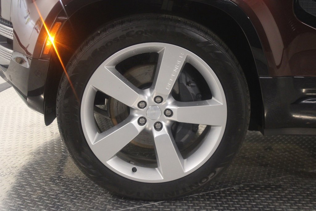 Used 2023 Land Rover Defender 130 SE image 15