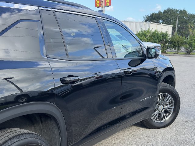 Used 2026 Chevrolet Traverse LT w/ Driver Confidence Package FWD image 4