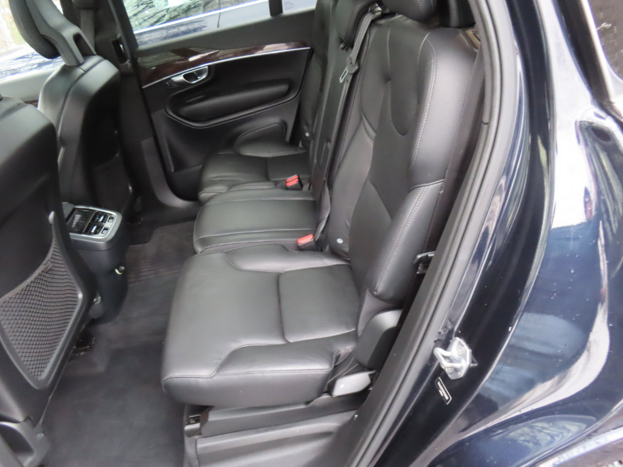 Used 2017 Volvo XC90 T6 Momentum w/ Vision Package image 12