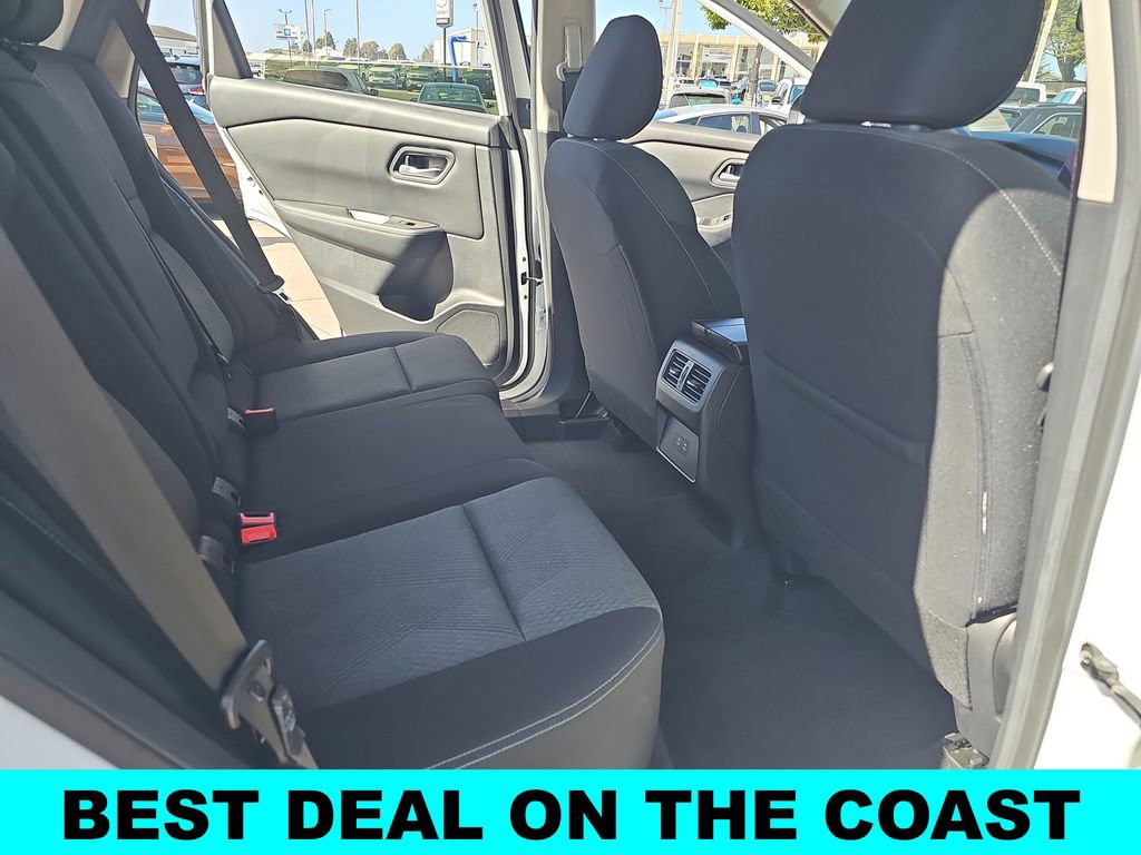 Used 2024 Nissan Rogue SV image 11
