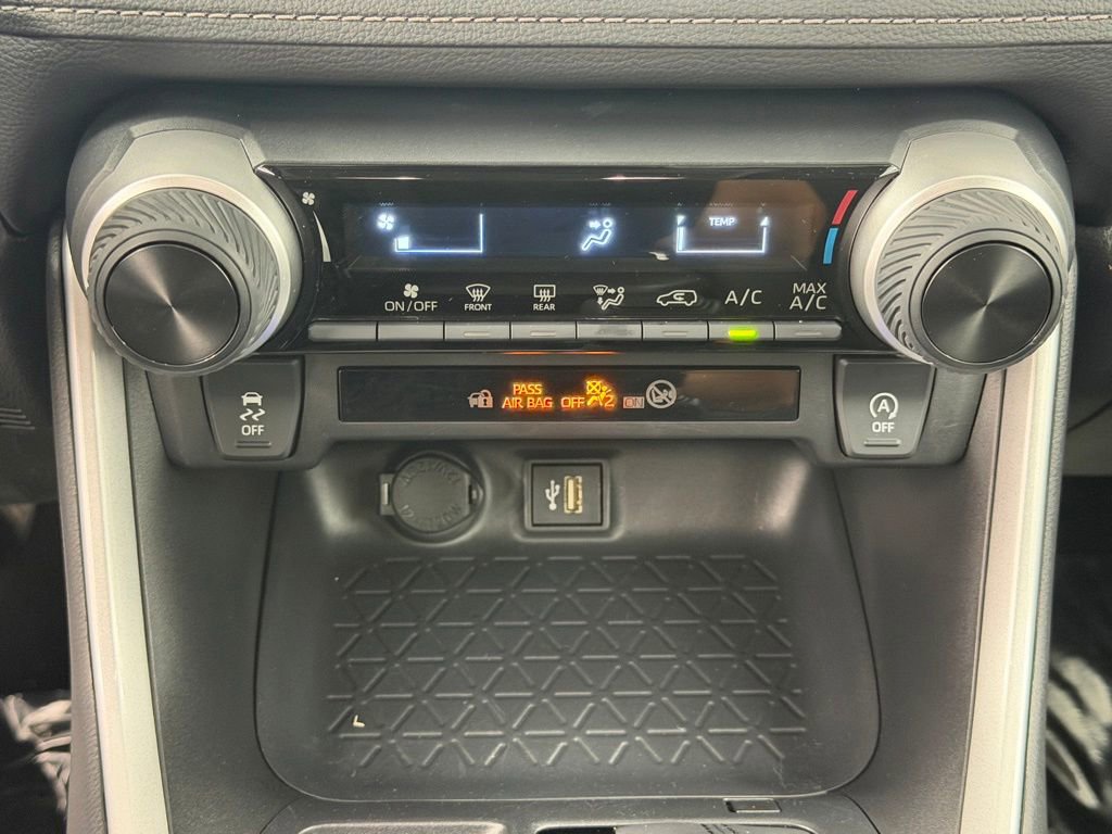 Certified 2025 Toyota RAV4 LE FWD image 33