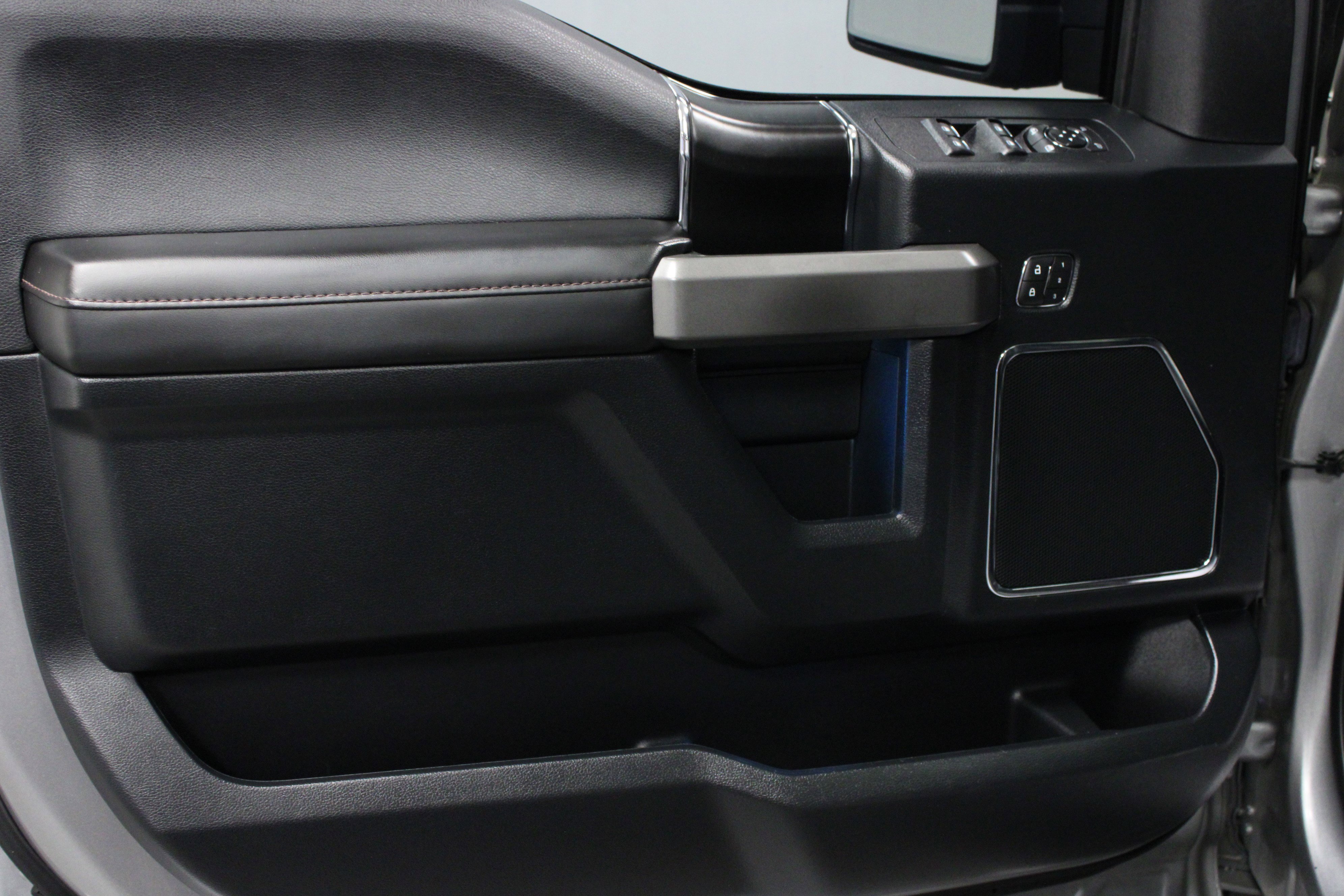 Used 2020 Ford F150 Platinum w/ Technology Package AWD/4WD image 11