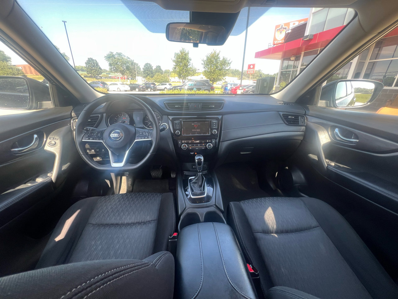 Used 2019 Nissan Rogue SV image 11