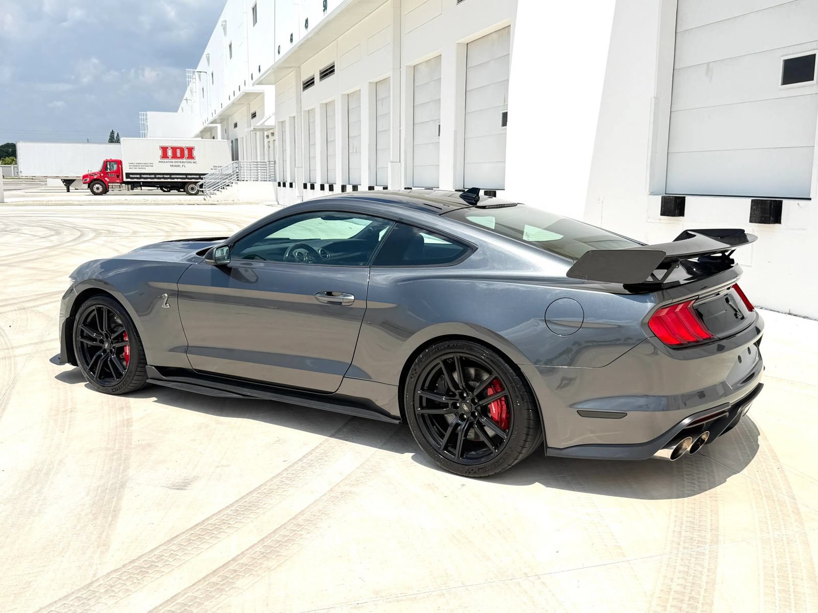 Used 2021 Ford Mustang Shelby GT500 w/ Carbon Fiber Track Pack RWD image 5