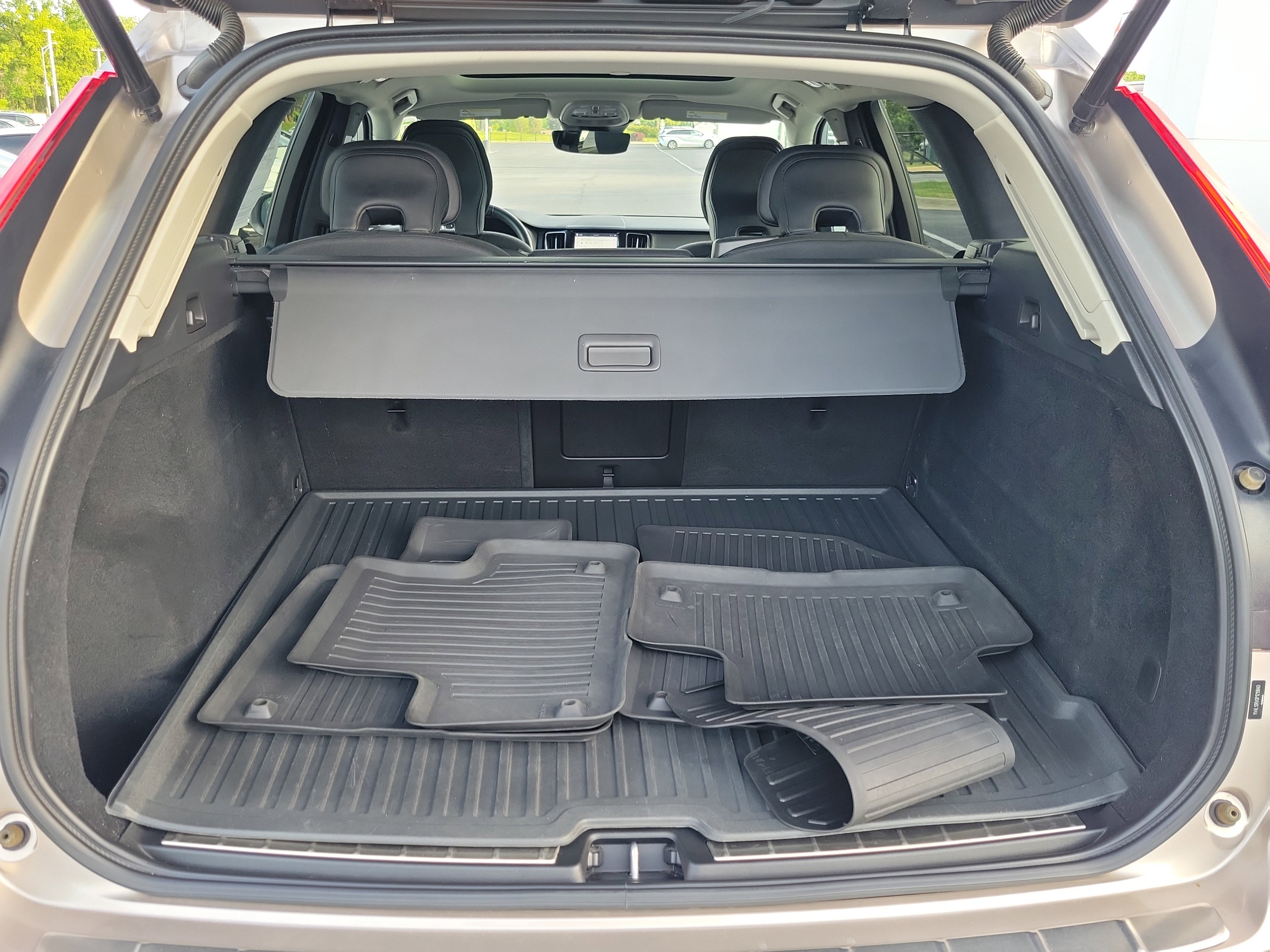 Used 2023 Volvo XC60 B5 Core AWD/4WD image 10