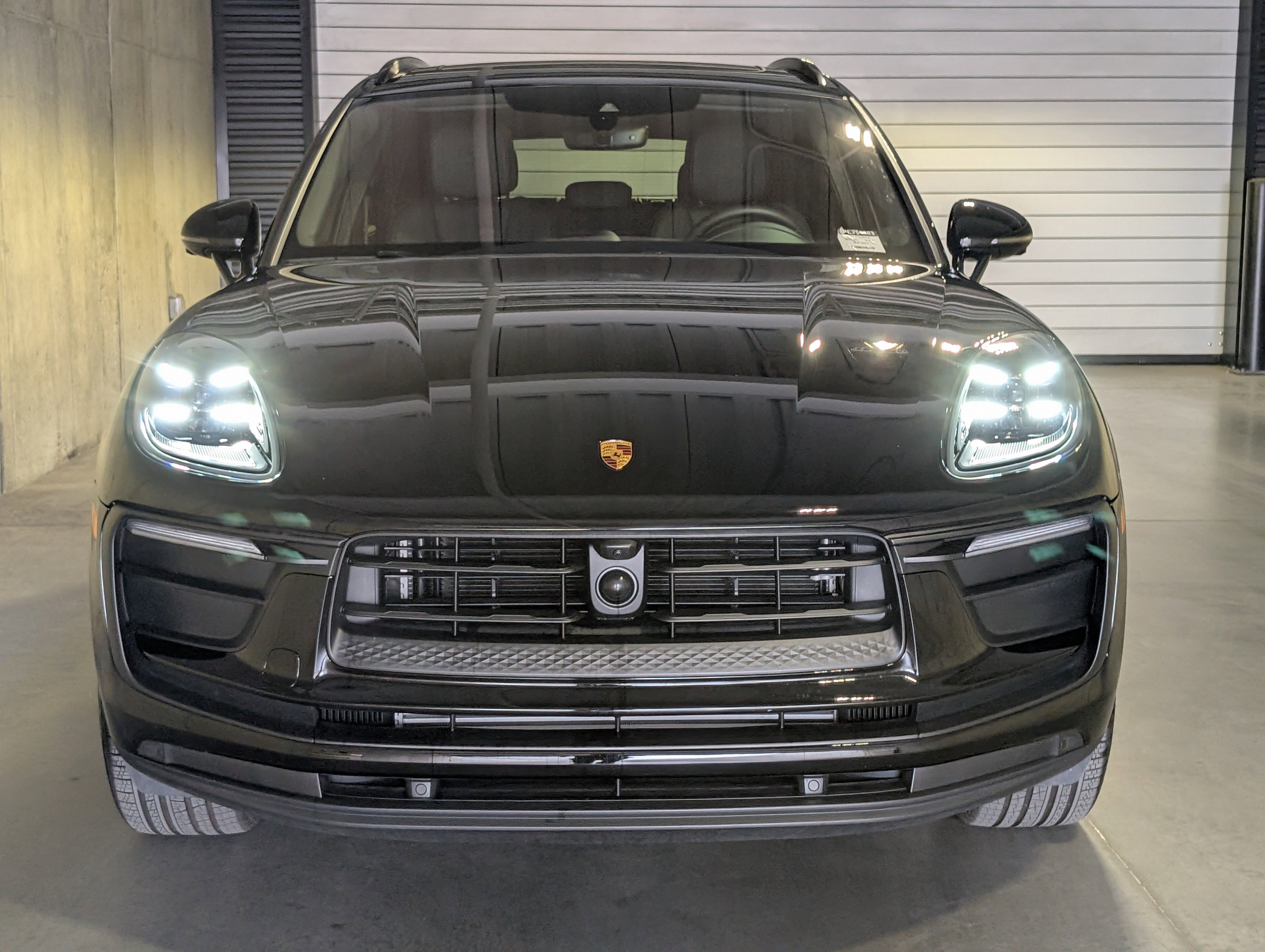 Certified 2025 Porsche Macan image 12
