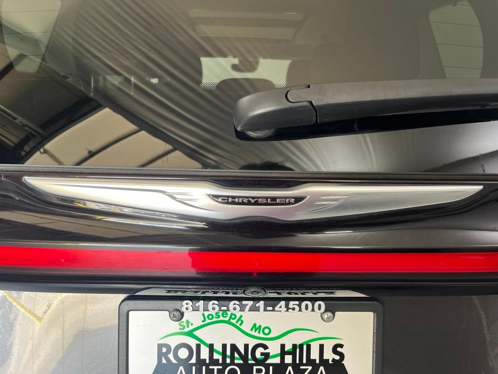 Used 2023 Chrysler Pacifica Limited FWD image 44