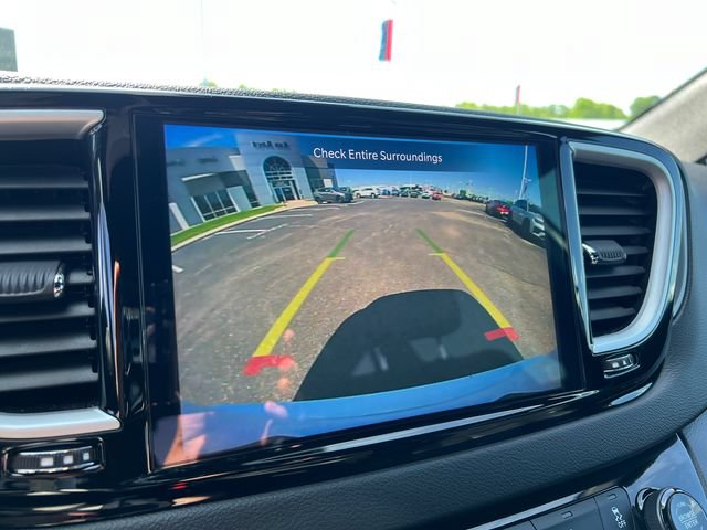 Used 2025 Chrysler Pacifica Select FWD image 19