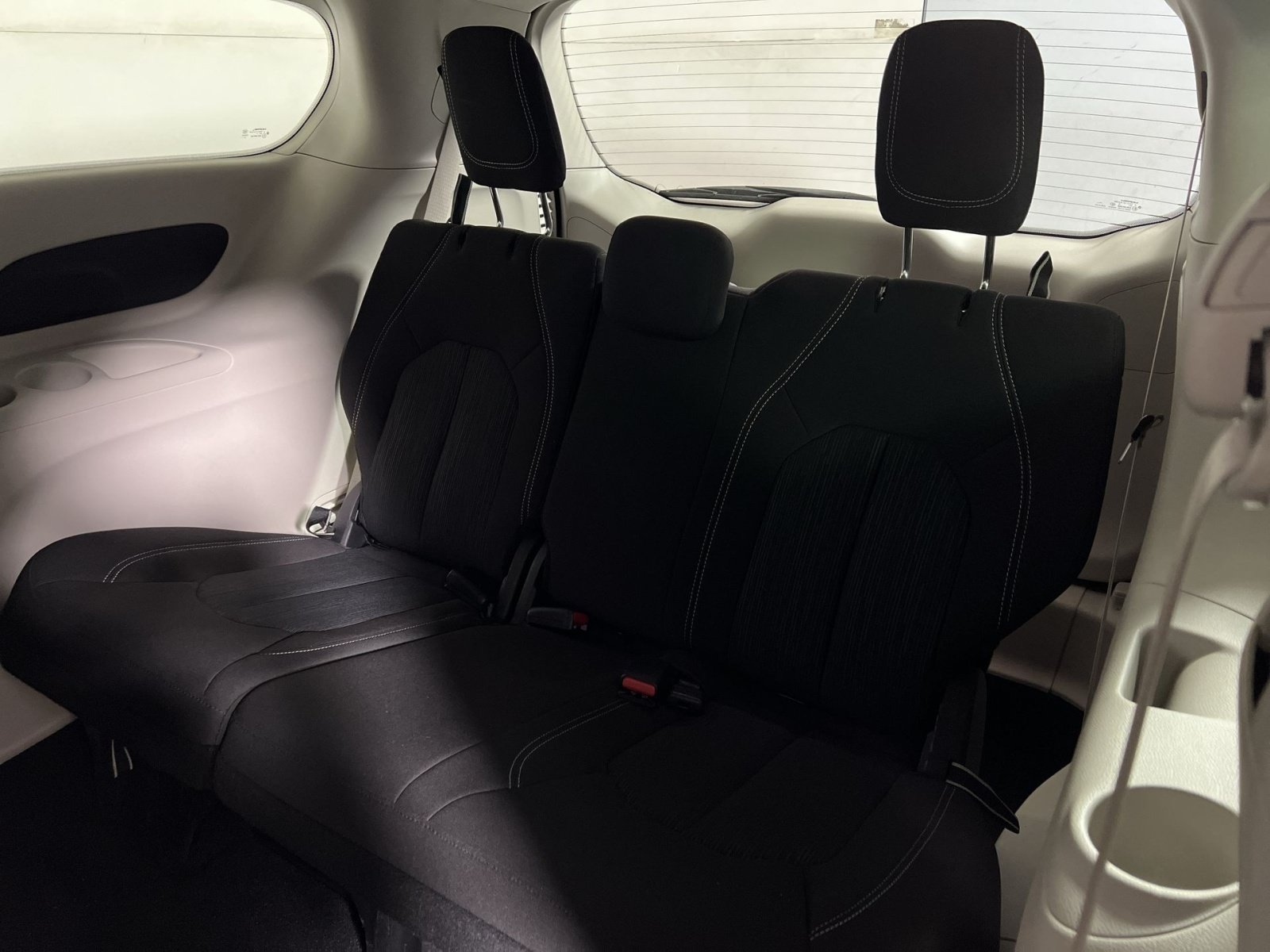 Used 2022 Chrysler Voyager LX FWD image 25