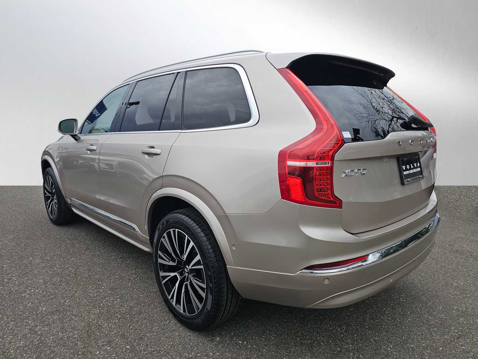 Used 2023 Volvo XC90 T8 Plus AWD/4WD image 6