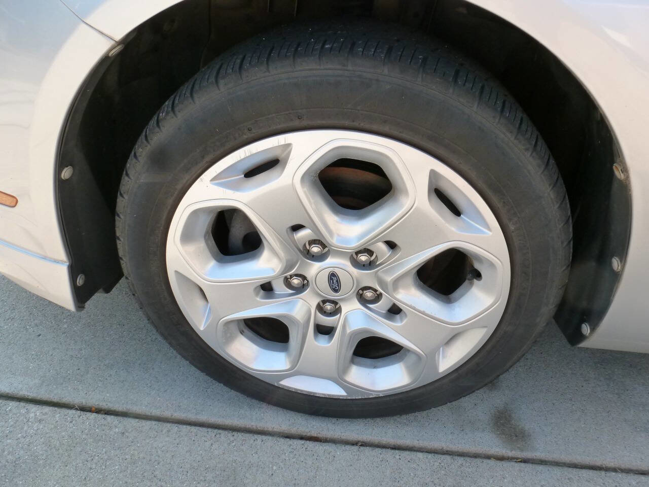 Used 2010 Ford Fusion SE FWD image 16