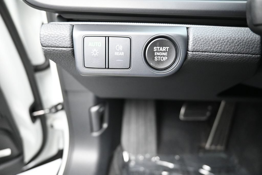 Certified 2025 Porsche Panamera RWD image 24