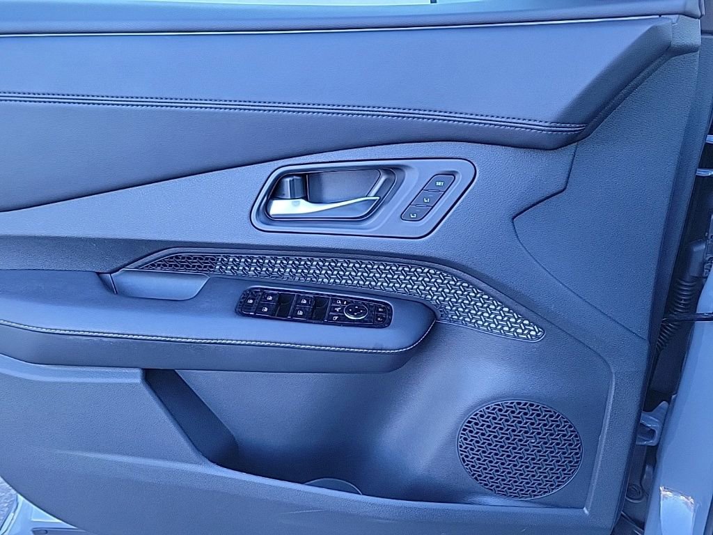 Used 2023 Nissan Ariya FWD image 34