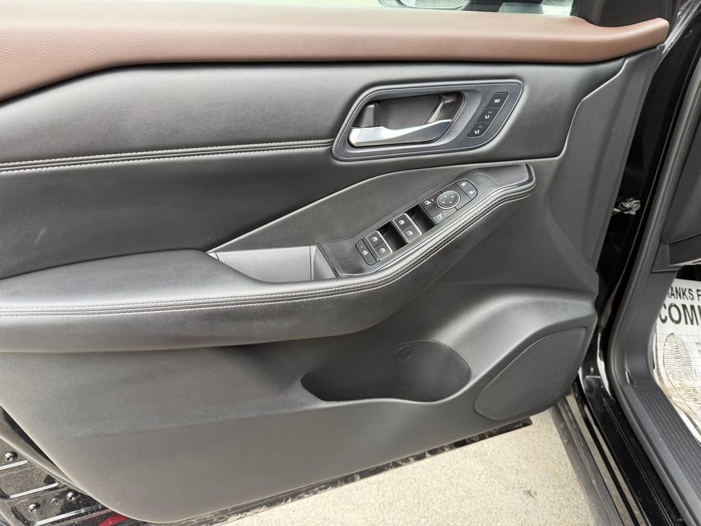 Used 2023 Nissan Rogue SL image 13