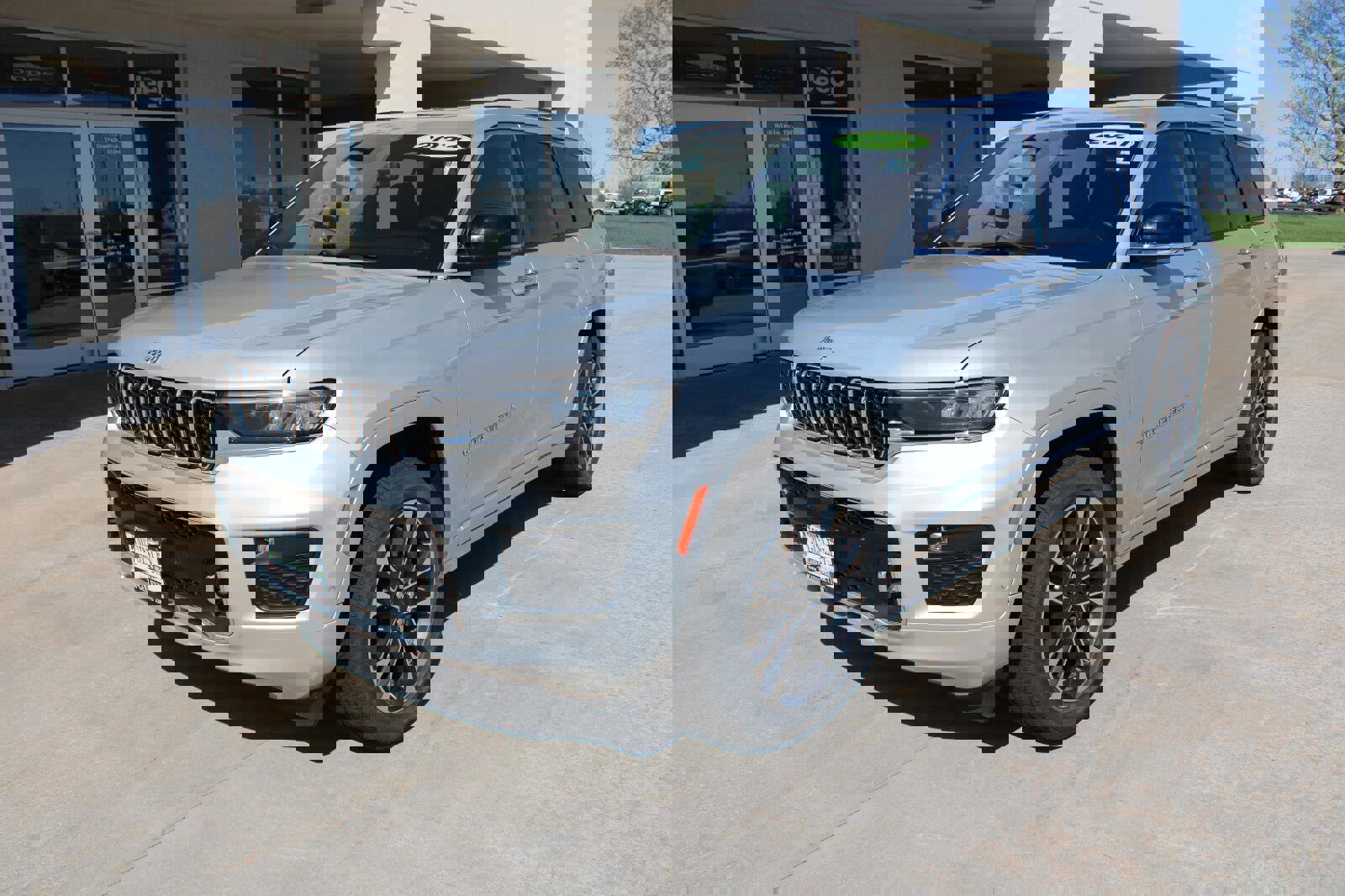 Used 2021 Jeep Grand Cherokee L Overland w/ Luxury Tech Group IV image 2