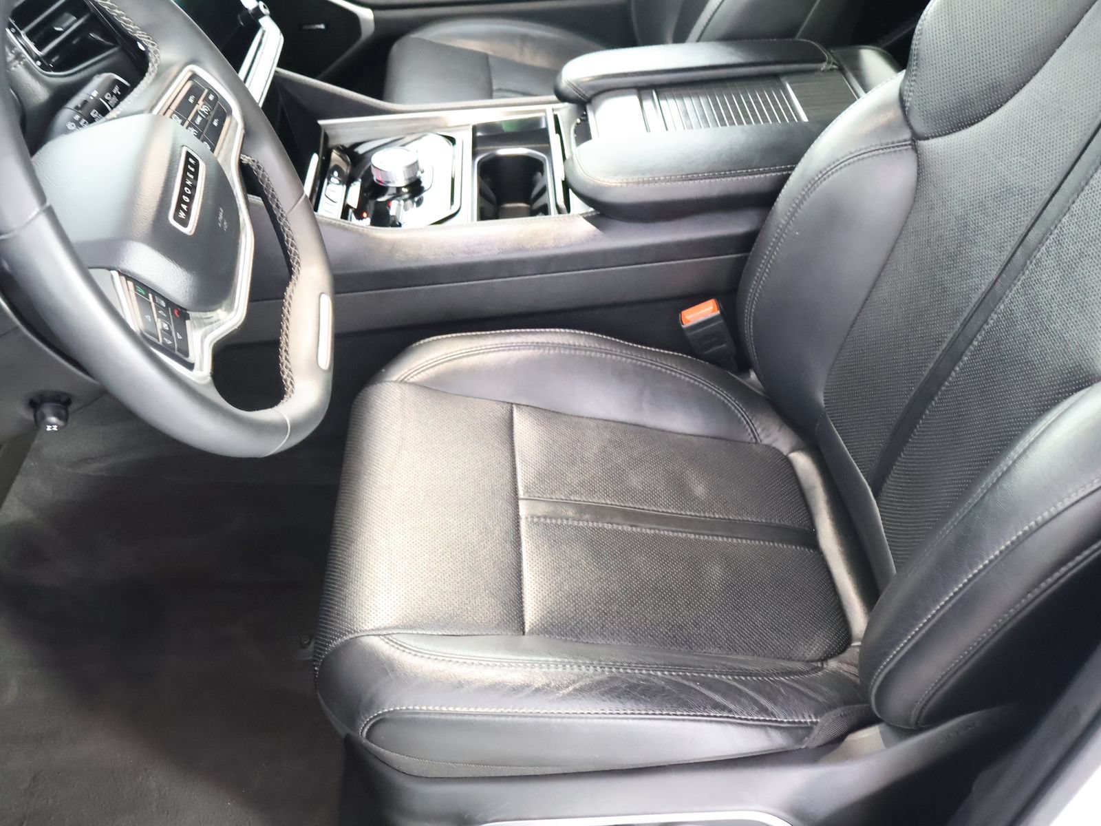 Used 2023 Jeep Wagoneer L Series II AWD/4WD image 20