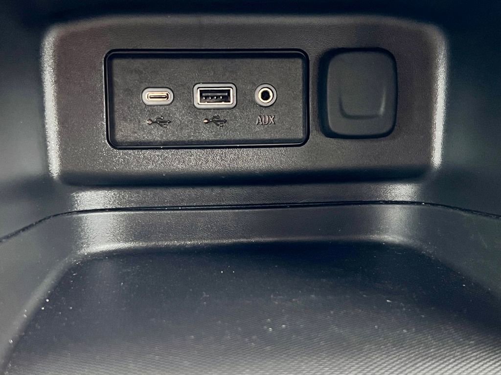 Used 2023 Chevrolet Equinox LT image 30