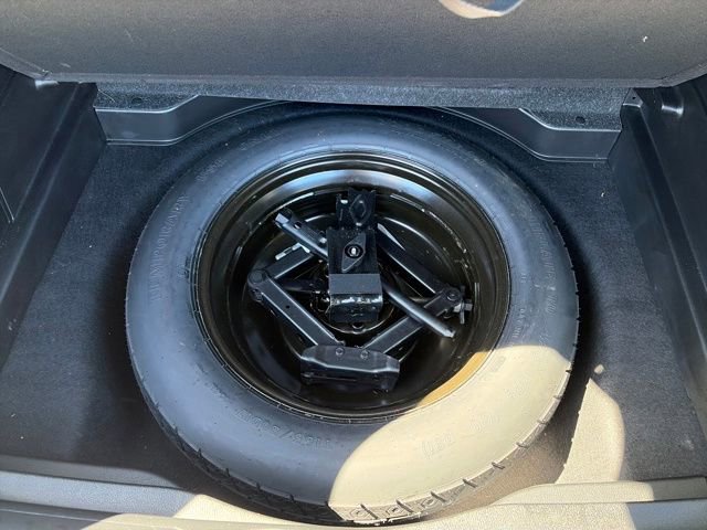 Used 2020 Jeep Cherokee Latitude Plus w/ Cold Weather Group FWD image 33