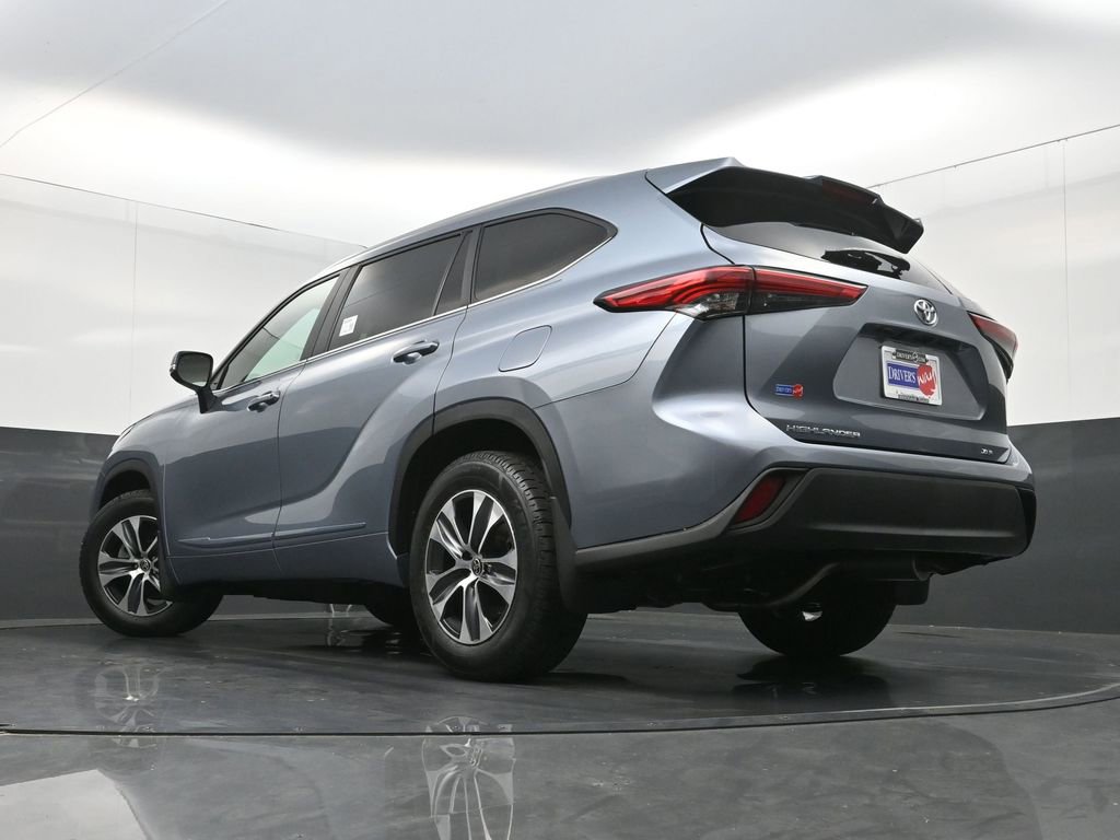 Used 2023 Toyota Highlander XLE image 29