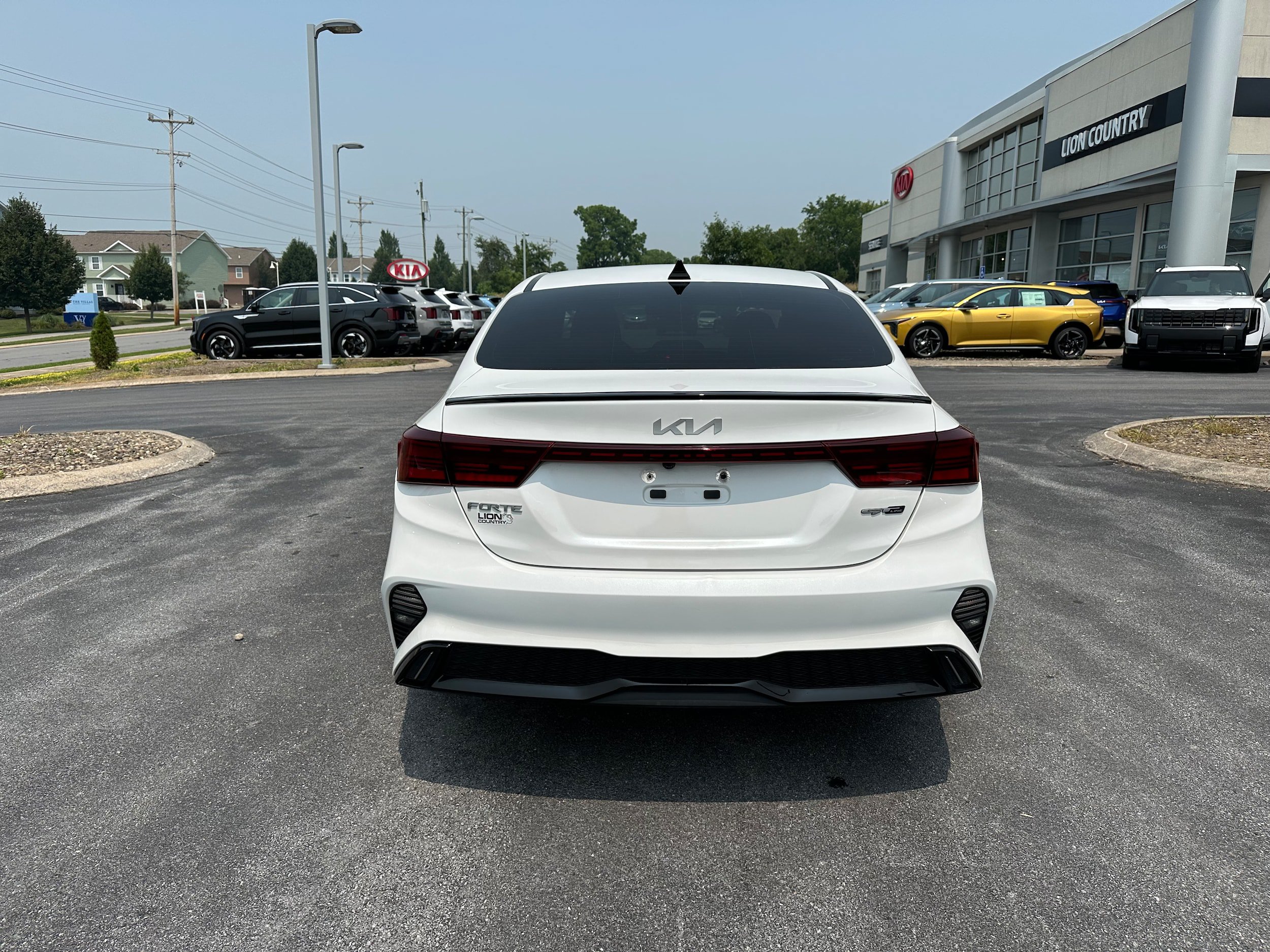 Used 2023 Kia Forte GT-Line w/ GT-Line Premium Package FWD image 3
