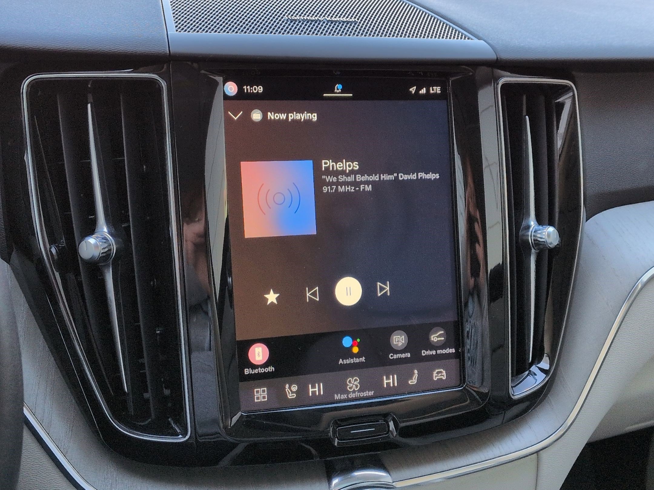 Certified 2023 Volvo XC60 T8 Plus image 22