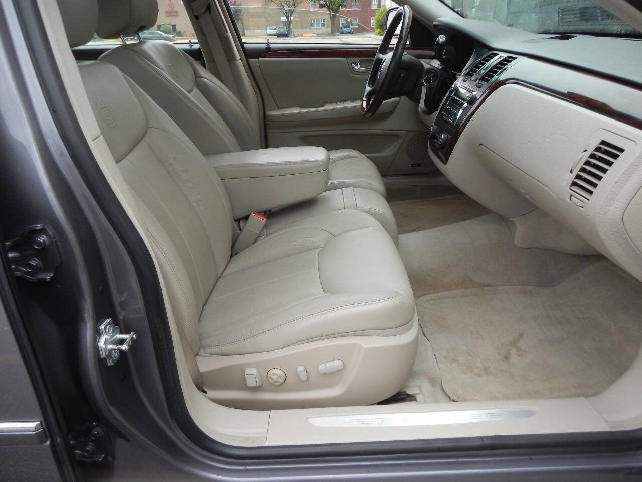 Used 2007 Cadillac DTS Luxury II FWD image 38