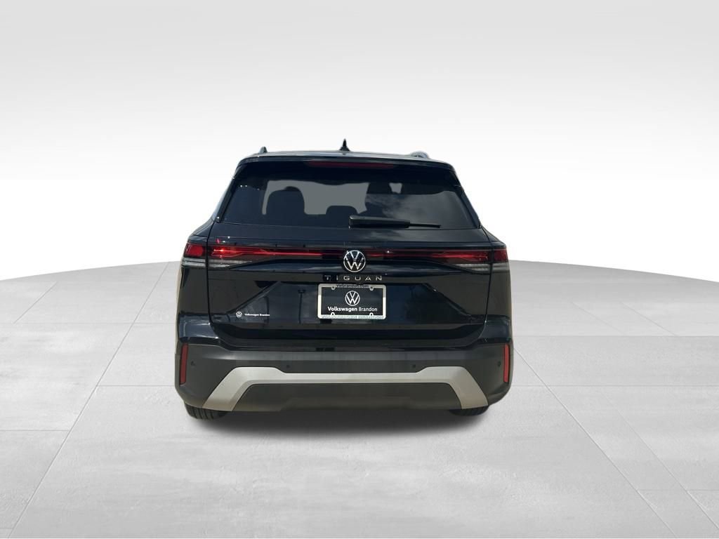 Certified 2025 Volkswagen Tiguan S image 4