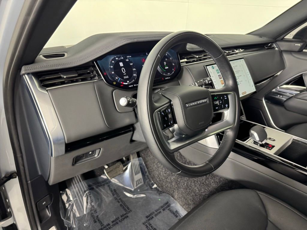 Used 2025 Land Rover Range Rover SE AWD/4WD image 13