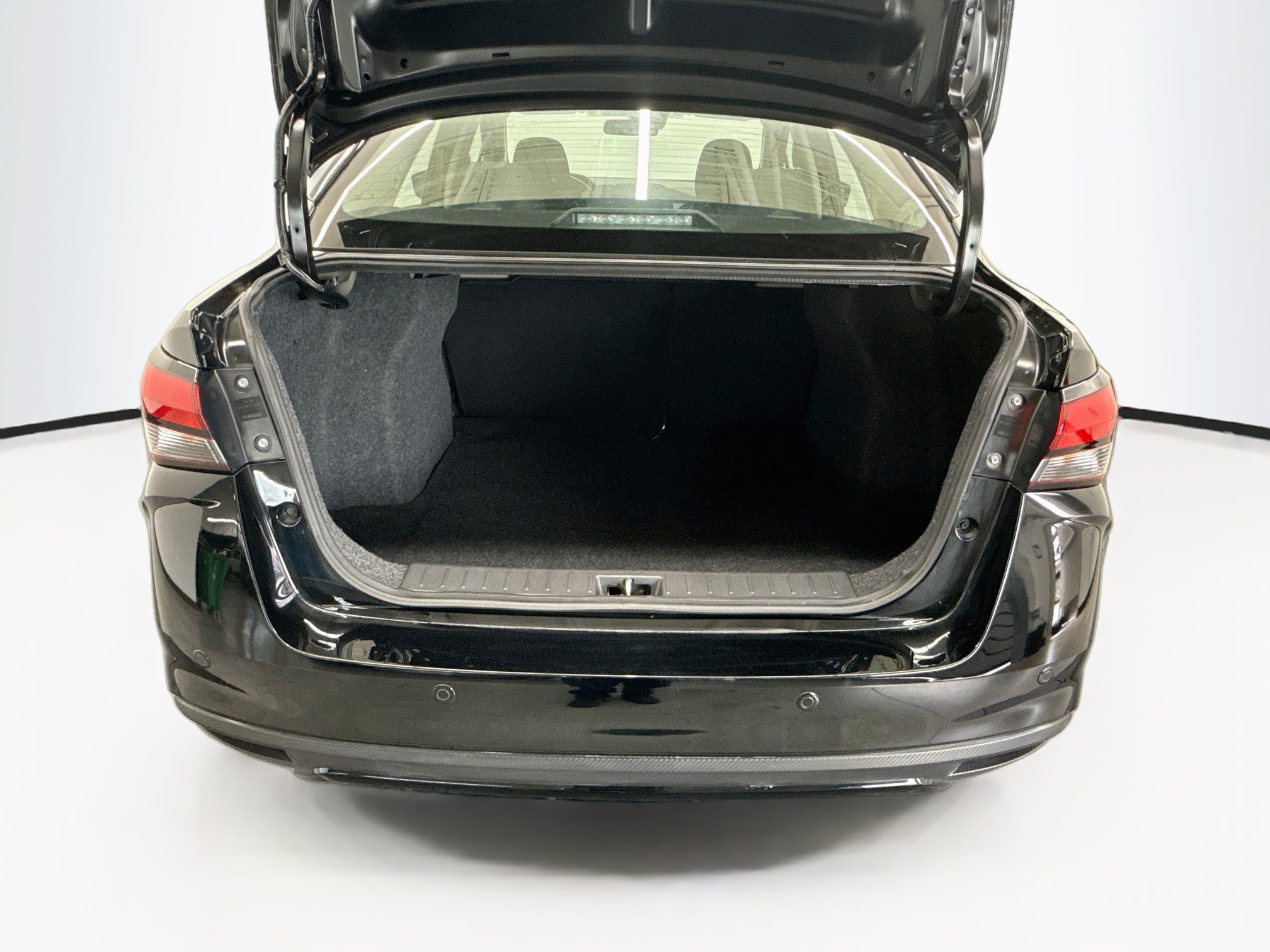 Used 2025 Nissan Versa SV FWD image 28
