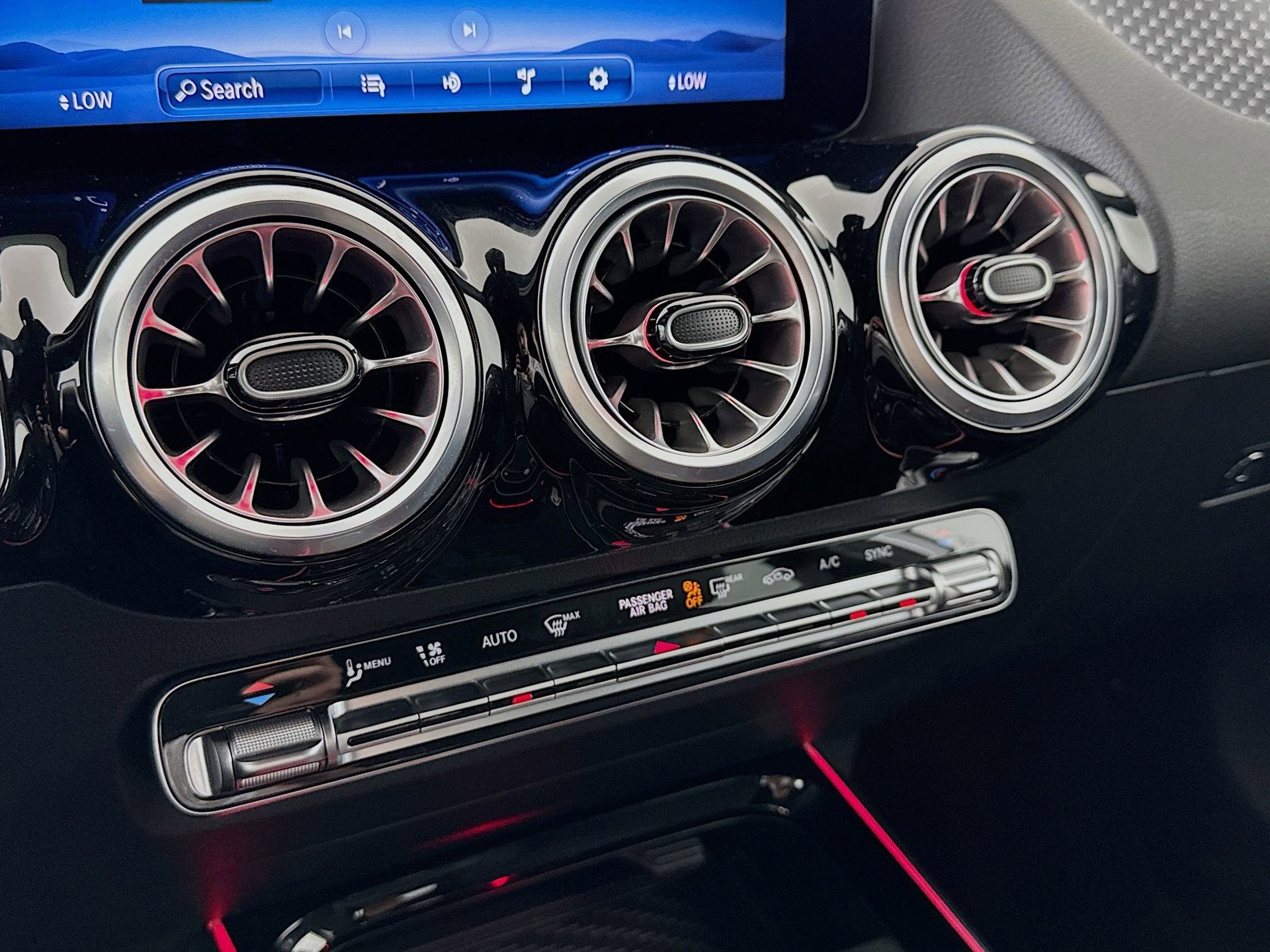 Used 2025 Mercedes-Benz GLA 250 image 16