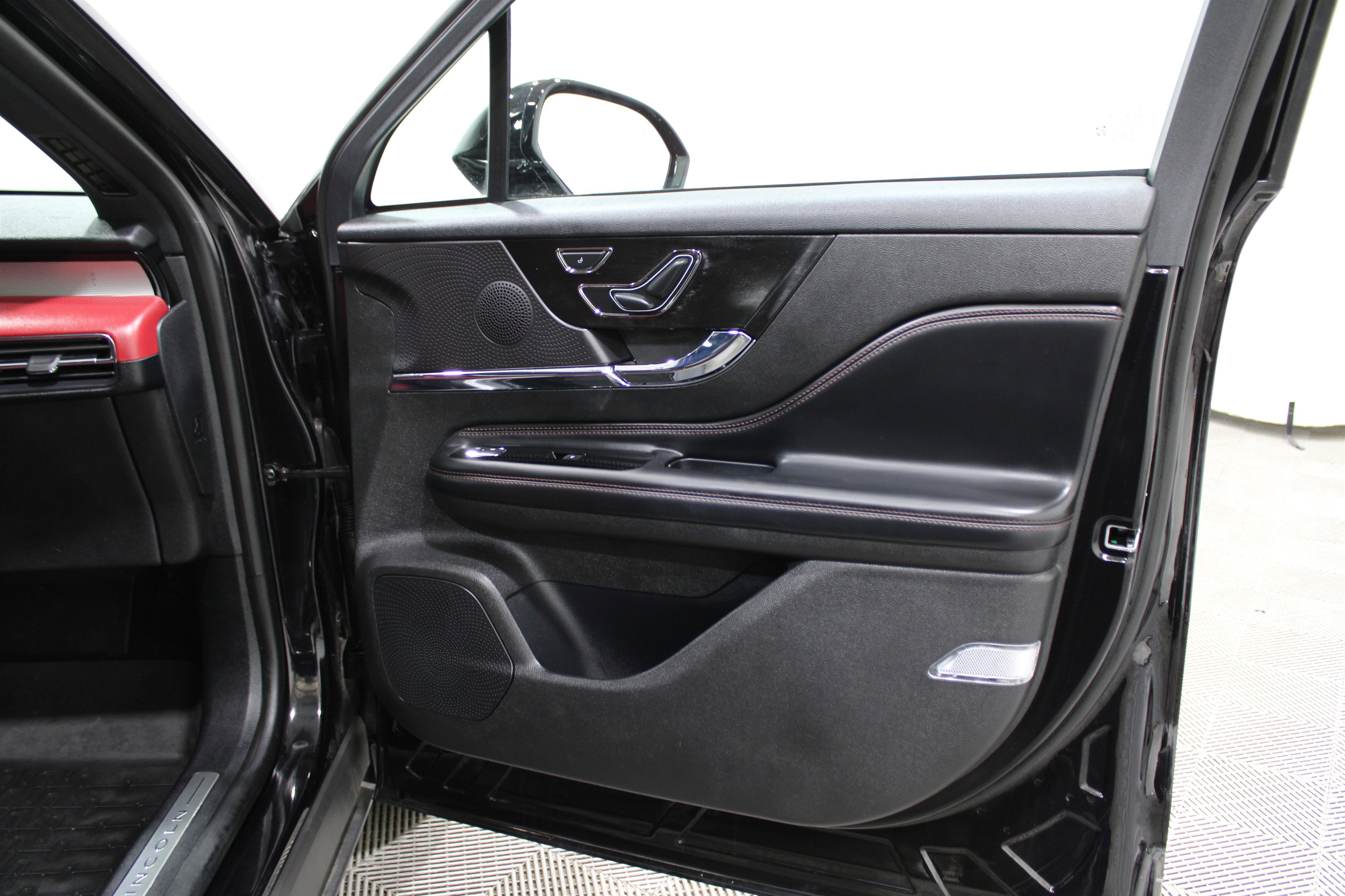 Certified 2023 Lincoln Corsair Reserve w/ Equipment Group 201A image 29