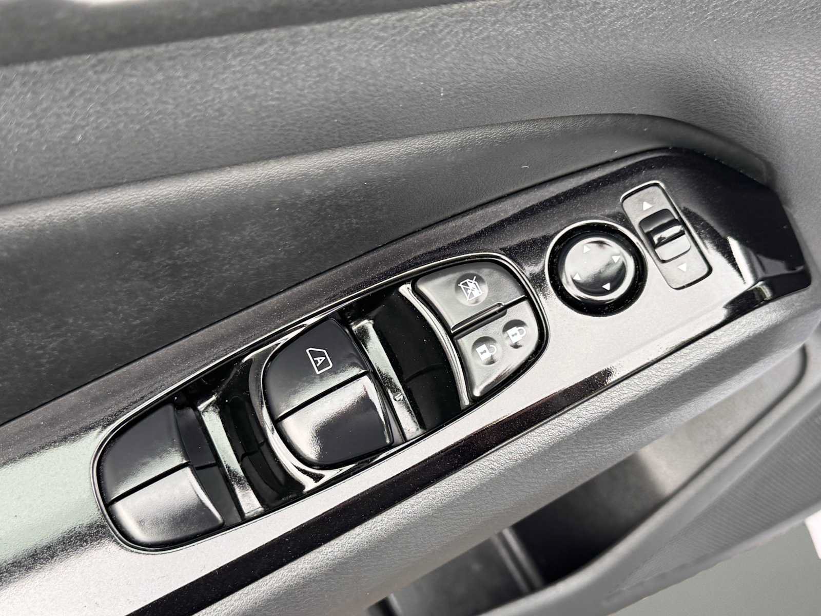 Used 2025 Nissan Altima 2.5 SR AWD/4WD image 7
