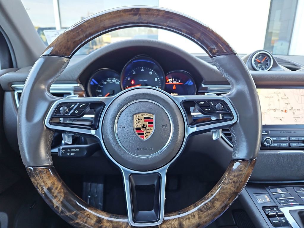 Used 2017 Porsche Macan Base image 10